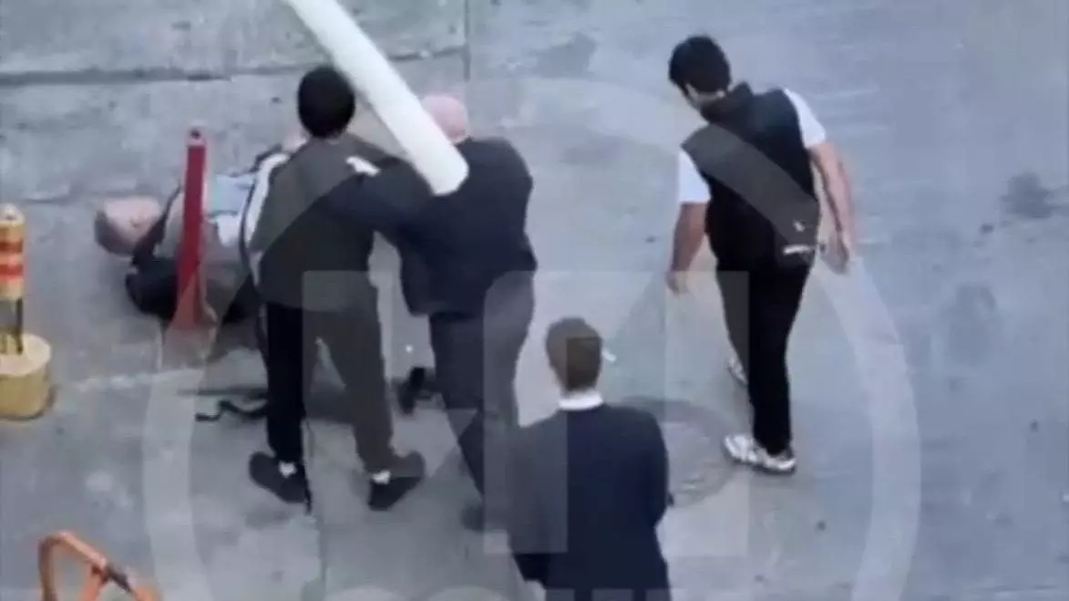 Мужчины напали на подростков на улице в Сочи