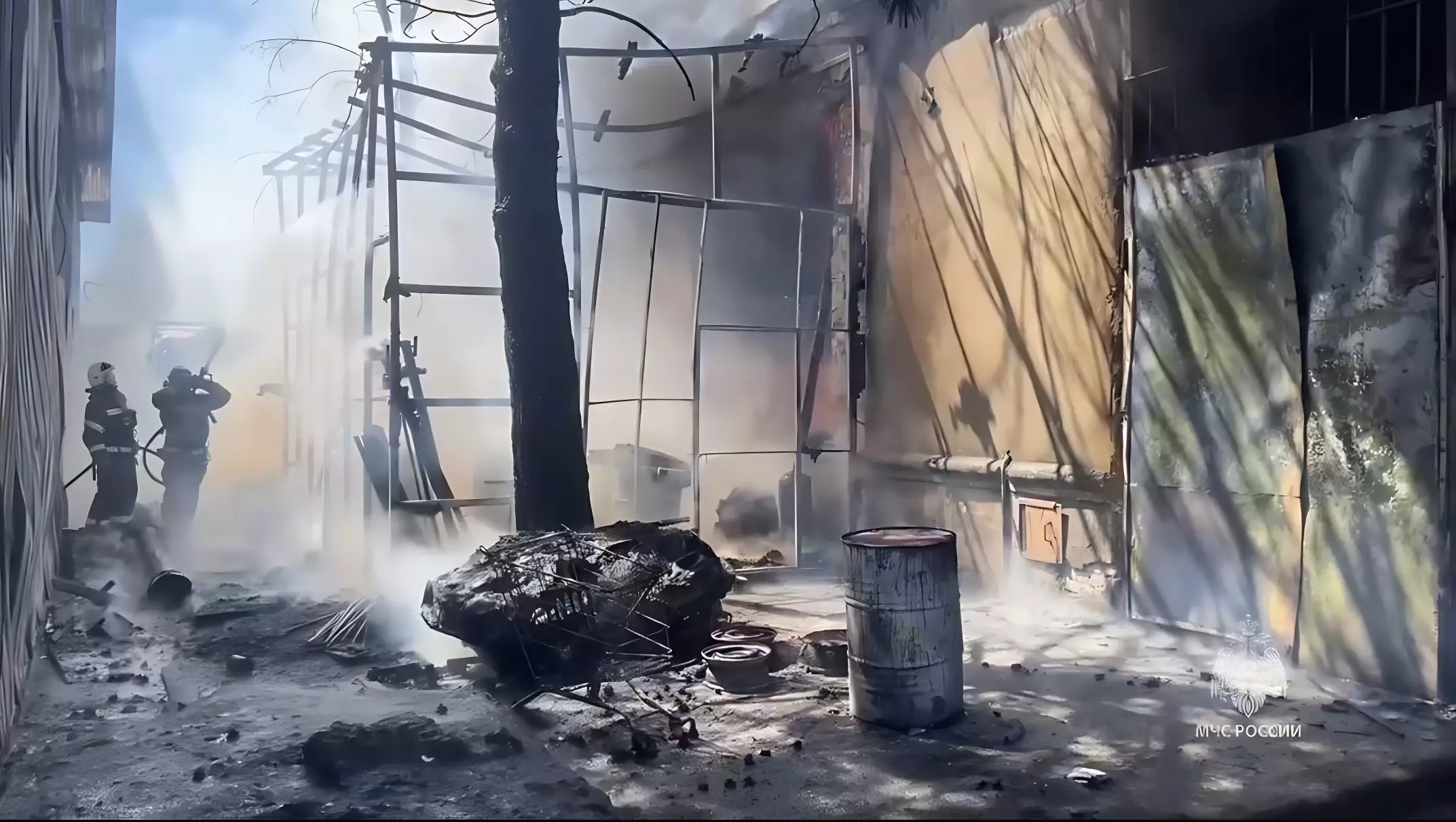 Появилось видео с места пожара на территории автобусной базы